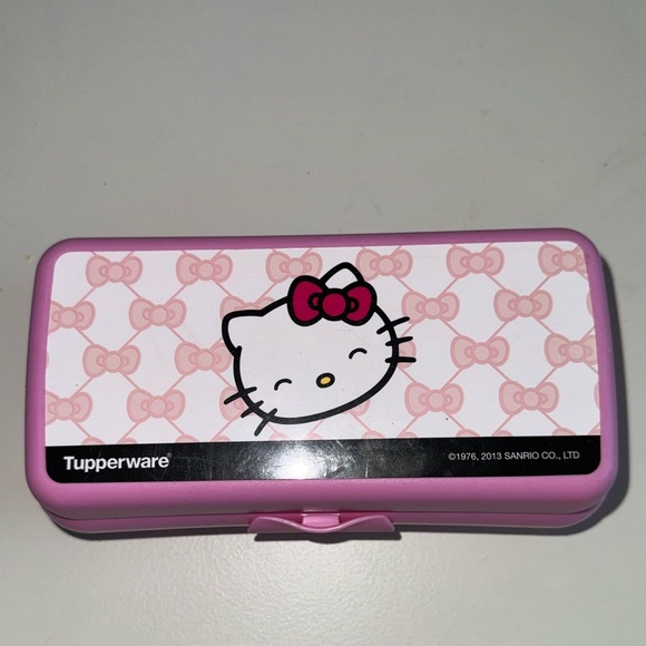 HELLO KITTY TUPPERWARE Hinged Lunch Keeper Wrap Hoagie Snack Box - Picture 2 of 6